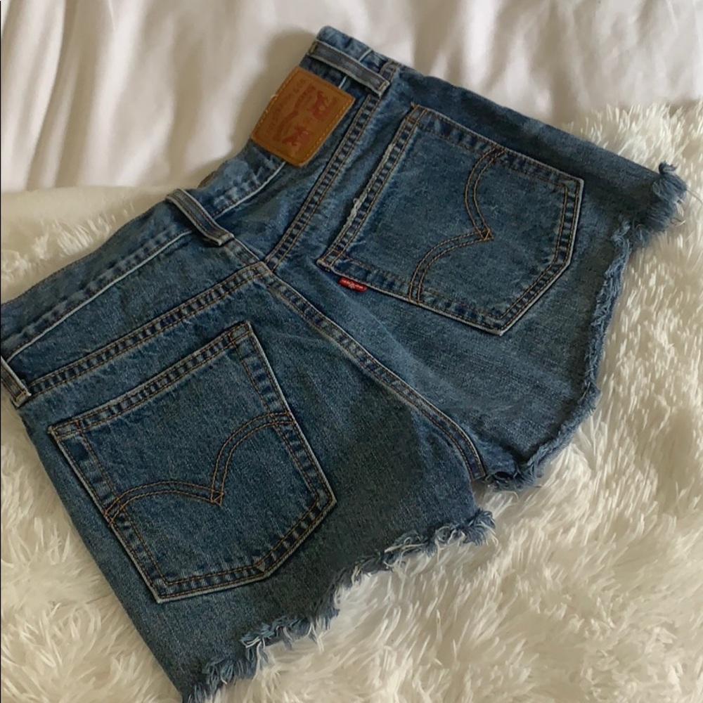 SOLD - Wedgie fit levi shorts